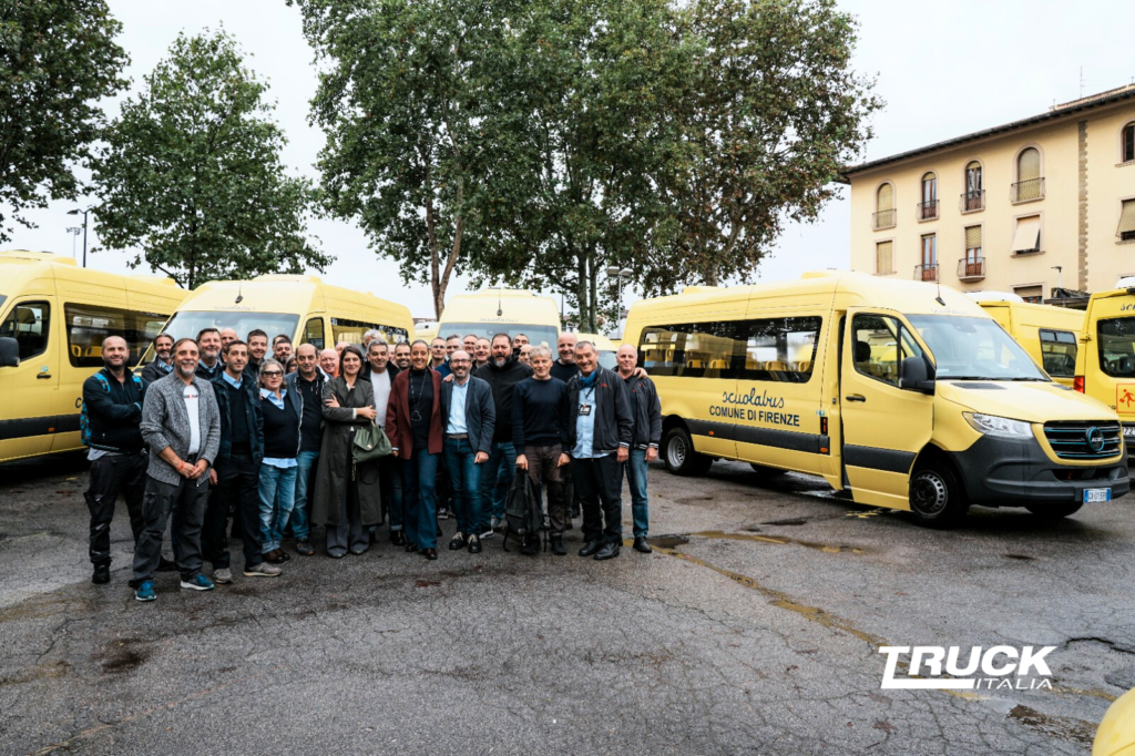 Consegna Scuolabus elettrici Firenze